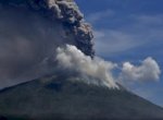 Gunung Ili Lewotok Erupsi, Semburan Vulkanik Setinggi 700 meter