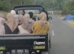 Detik-detik Mobil Bak Terbuka Ditumpangi Ibu-ibu Alami Kecelakaan di Gowa