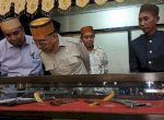 Ada Keris Milik Prabowo, Menteri Kebudayaan Buka Pameran Bilah Pusaka di Festival Gau Maraja Maros
