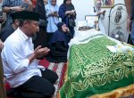Andi Sudirman Melayat Prof Paturungi Parawansa, Mertua Gubernur Jatim Khofifah