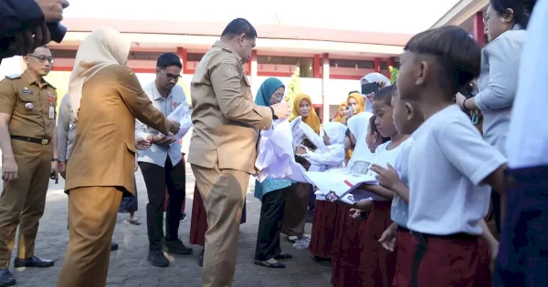 Sekda Zulkifly Sebut Seragam Sekolah Gratis di Makassar Hasil Efisiensi Belanja Daerah dan Sejalan Inpres 2025