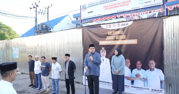 Wali Kota Munafri dan Warga Tiga Kecamatan Turun Tangan di Jumat Bersih