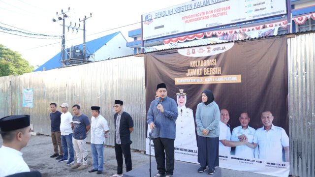 Wali Kota Munafri dan Warga Tiga Kecamatan Turun Tangan di Jumat Bersih