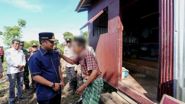 Gubernur Sulsel Serahkan Bantuan Bedah Rumah Warga Kurang Mampu di Barru