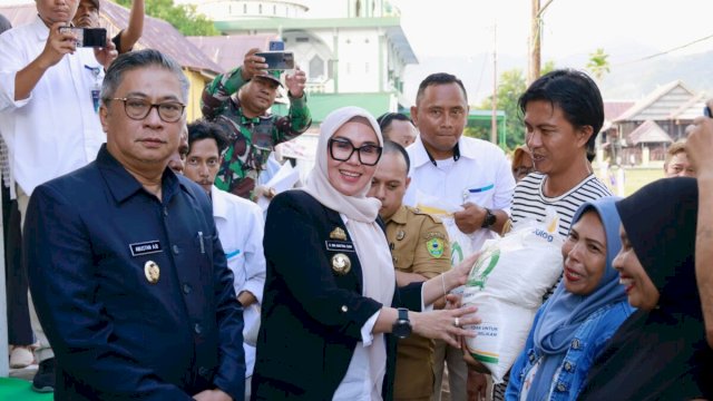 Pemkab Barru Salurkan 240 Ton Beras Untuk 24.040 KPM
