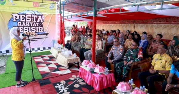 Bupati Barru Buka Pesta Rakyat Pesisir, Dorong Pelestarian Budaya dan Ekonomi Lokal