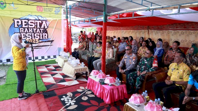 Bupati Barru Buka Pesta Rakyat Pesisir, Dorong Pelestarian Budaya dan Ekonomi Lokal