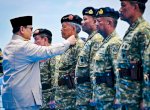 Prabowo Anugerahkan Pangkat Istimewa kepada 11 Purnawirawan TNI di KRI dr. Radjiman Wedyodiningrat