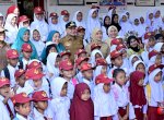 Pemkot Makassar Salurkan Seragam Sekolah Gratis bagi 150 Siswa di Kepulauan Sangkarang