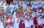 Pemkot Makassar Salurkan Seragam Sekolah Gratis bagi 150 Siswa di Kepulauan Sangkarang