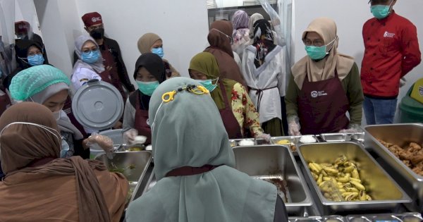 Guru Cicipi dan Lihat Langsung Pengolahan Dapur MBG Sebelum Layani 3.200 Murid Penerima Manfaat