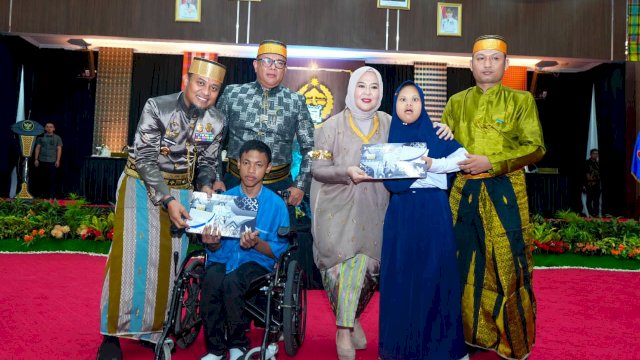 902 Siswa Disabilitas Dapat Bantuan Tabungan Pendidikan dari Gubernur Sulsel
