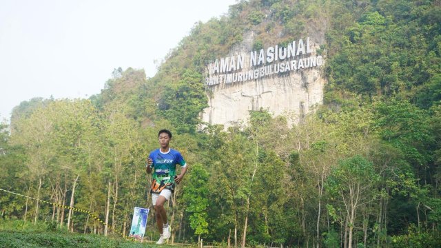Ratusan Pelari Jelajahi Karst Maros, Warnai HUT ke-21 TN Bantimurung Bulusaraung