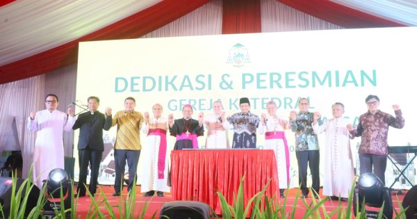 Dari Katedral Makassar, Pesan Munafri: Kita Hidup dalam Perbedaan, Menyatu dalam Kasih Tuhan