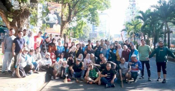 Dipimpin Muh. Dahyal, Bappeda Makassar Ikut Aksi Kerja Bakti Massal World Cleanup Day 2025