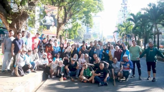 Dipimpin Muh. Dahyal, Bappeda Makassar Ikut Aksi Kerja Bakti Massal World Cleanup Day 2025
