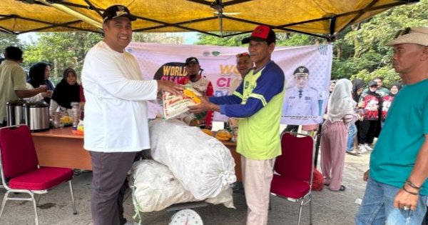 World Clean Up Day, Warga Maros Tukar Sampah dengan Beras dan Minyak