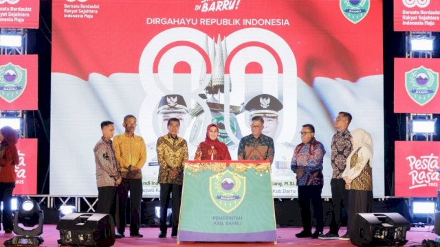 Bupati Andi Ina Ajak Seluruh Masyarakat Terus Nyalakan Api Kemerdekaan Sebagai Energi Membangun Barru