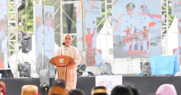 HUT Kota Makassar, Pemprov Sulsel Serahkan Bantuan Keuangan