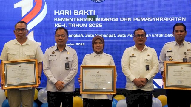 Pemkot Makassar Terima Penghargaan Kemenimipas RI