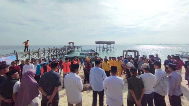 Wali Kota Makassar dan Camat Mariso Gelar Jumat Bersih di Pulau Samalona