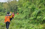 Basarnas Makassar Cari Lansia Yang Hilang di Hutan Desa Manuju Kabupaten Gowa