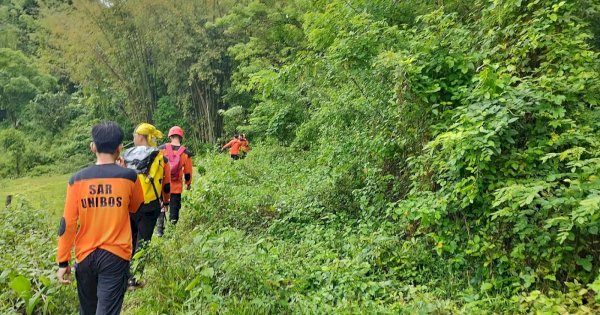 Basarnas Makassar Cari Lansia Yang Hilang di Hutan Desa Manuju Kabupaten Gowa