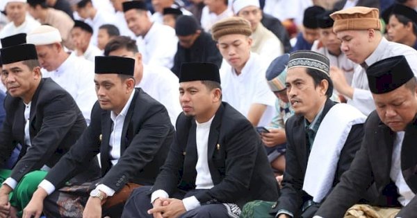 Khidmat Salat Idul Adha di Parepare, Wali Kota Serahkan Sapi Kurban dari Presiden Prabowo