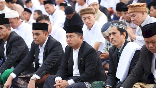 Khidmat Salat Idul Adha di Parepare, Wali Kota Serahkan Sapi Kurban dari Presiden Prabowo