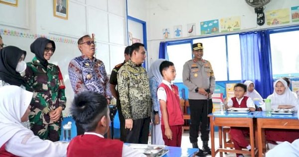 Wakil Wali Kota Parepare Tinjau Pelaksanaan Perdana Program MBG