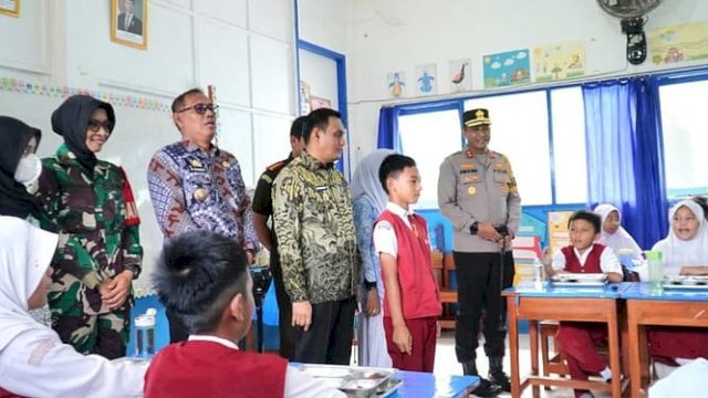 Wakil Wali Kota Parepare Tinjau Pelaksanaan Perdana Program MBG