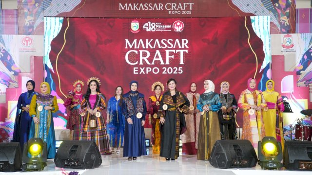 Pesona Wastra Lokal Warnai Lomba Fashion Show di Makassar Craft Expo 2025