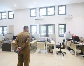 Munafri Cek Langsung Kinerja Pegawai: Sisir Balai Kota, Cari Staf &#038; Kabag