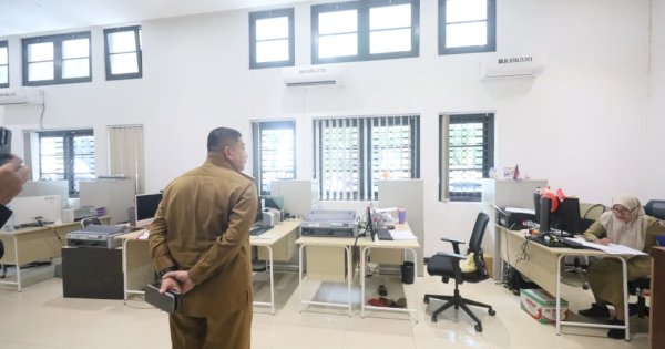 Munafri Cek Langsung Kinerja Pegawai: Sisir Balai Kota, Cari Staf &#038; Kabag
