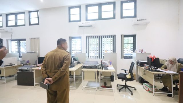 Munafri Cek Langsung Kinerja Pegawai: Sisir Balai Kota, Cari Staf &#038; Kabag