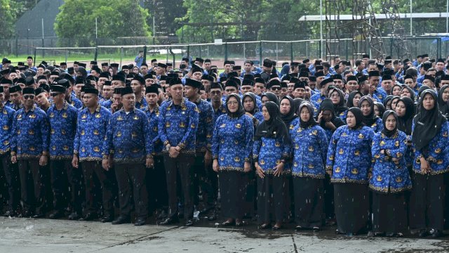 Pemerintah Kota (Pemkot) Makassar resmi melantik 6.936 Pegawai Pemerintah dengan Perjanjian Kerja (PPPK) Tahun 2024 dan PPPK Paruh Waktu Tahun 2025 di Lapangan Karebosi, Jumat (14/11/2025). 