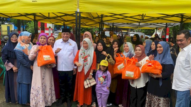 Kunjungan ke Dapil, NH Peduli Salurkan 8 Ribu Sembako Hingga Ssrfhkan Paket Umroh