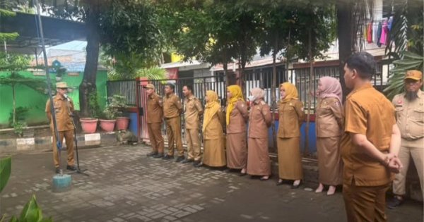 Pimpin Apel Pagi, Camat Aswin Tekankan Staf Bekerja Secara Total Sesuai Arahan Wali Kota dan Wakil Wali Kota