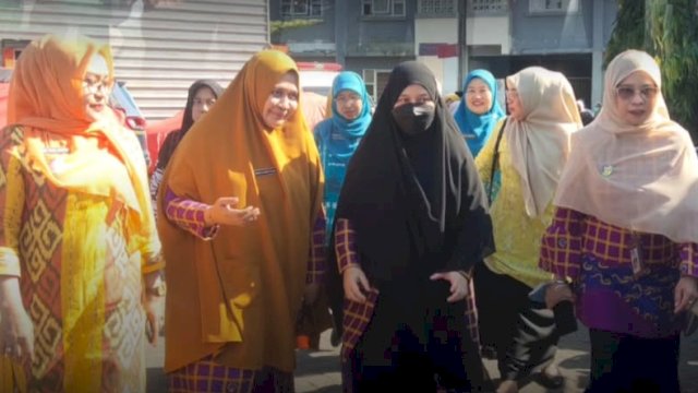 Ketua TP PKK Sulsel Naoemi Octarina Kunjungi Bunda PAUD Rusunawa Baru di Kecamatan Mariso