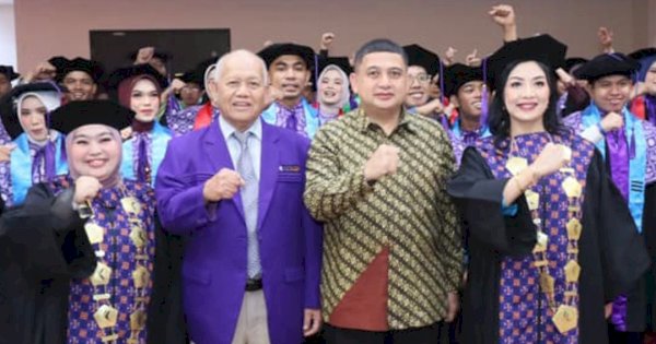 Dinas Pariwisata Makassar Dampingi Wali Kota Hadiri Wisuda Polimedia