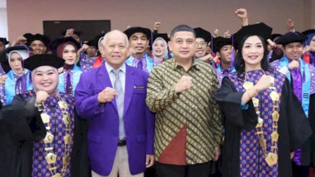 Dinas Pariwisata Makassar Dampingi Wali Kota Hadiri Wisuda Polimedia