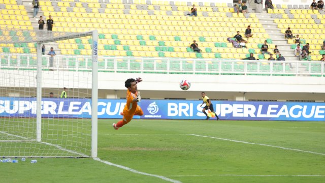 Lawan PSBS Biak, Kiper PSM Hilman Syah Ajak Suporter Ramaikan BJ Habibie 