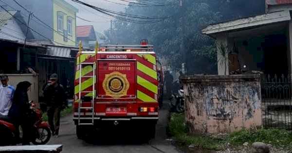 Kebakaran di BTN Tabaria Makassar Diduga Berasal dari Api Pembakaran Sampah
