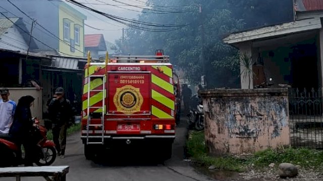 Kebakaran di BTN Tabaria Makassar Diduga Berasal dari Api Pembakaran Sampah
