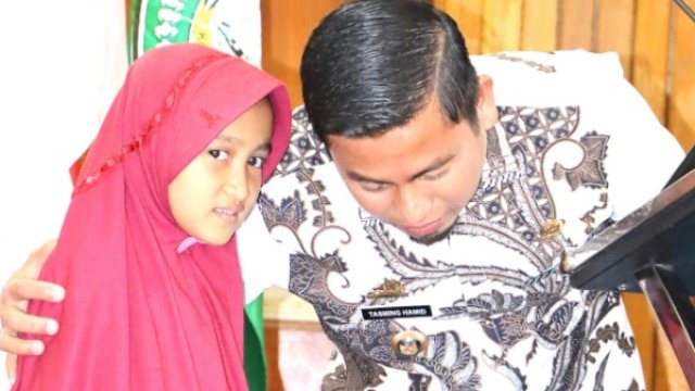 Ratusan Pelajar SD dan SMP di Parepare Peroleh Paket Bantuan Pendidikan