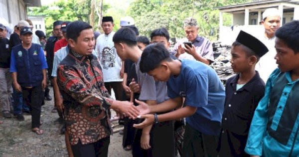 Asrama Santri Zubdatul Asrar NU Terbakar, Wali Kota Parepare Bawa Bantuan