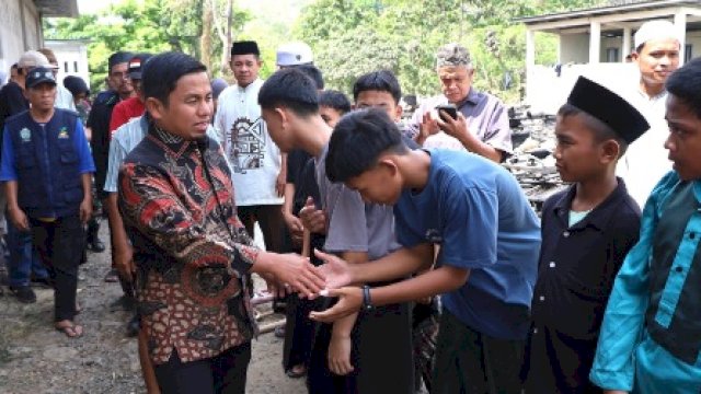 Asrama Santri Zubdatul Asrar NU Terbakar, Wali Kota Parepare Bawa Bantuan