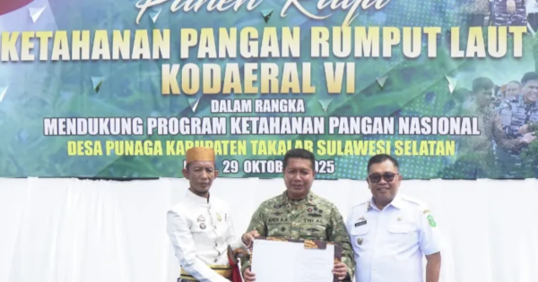 Bupati Takalar Bersama Koderal VI Panen Raya Rumput Laut di Desa Punaga