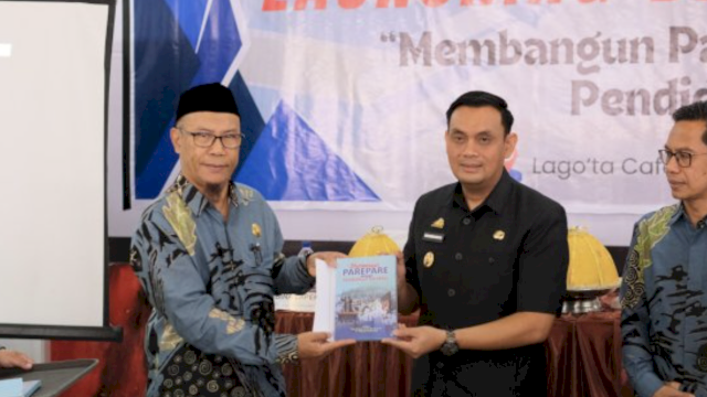 Wakil Wali Kota Parepare Hadiri Bedah Buku dan Launching Buku LAPEKOM
