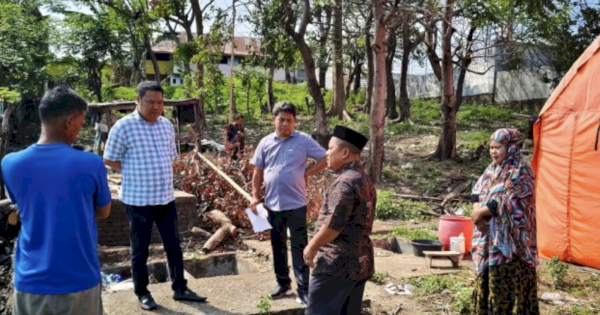 Direktur PAM Tirta Karajae Berikan Sambungan Air Gratis Korban Kebakaran